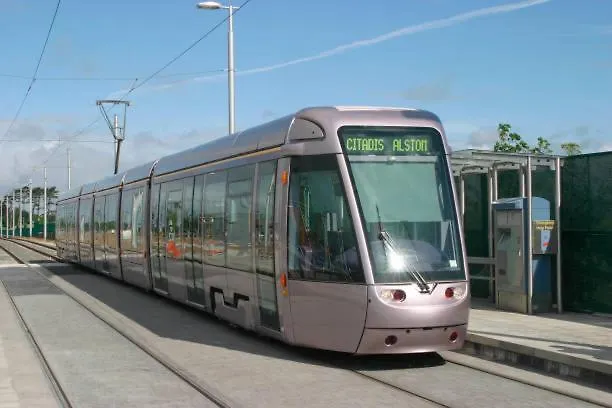 Comfortable Room Beside Luas Line 1 Dublin