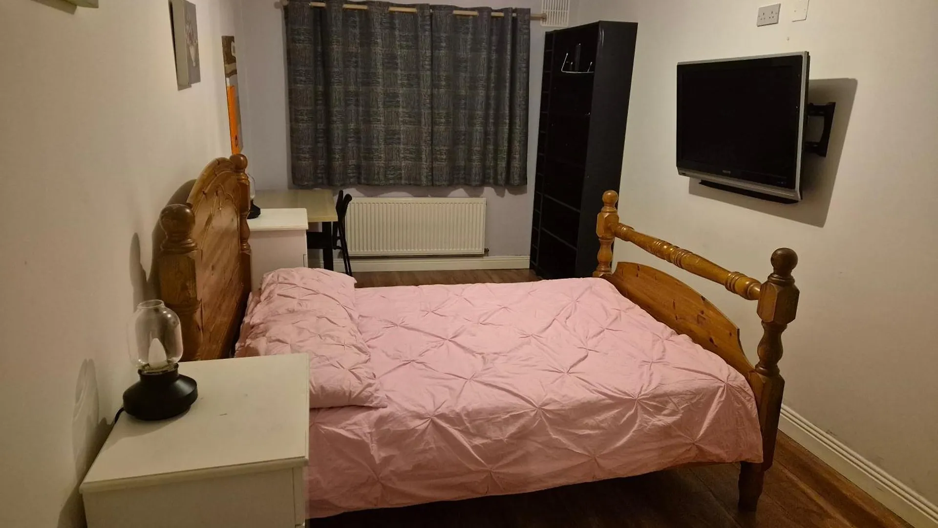Homestay Comfortable Room Beside Luas Line 1 Dublin